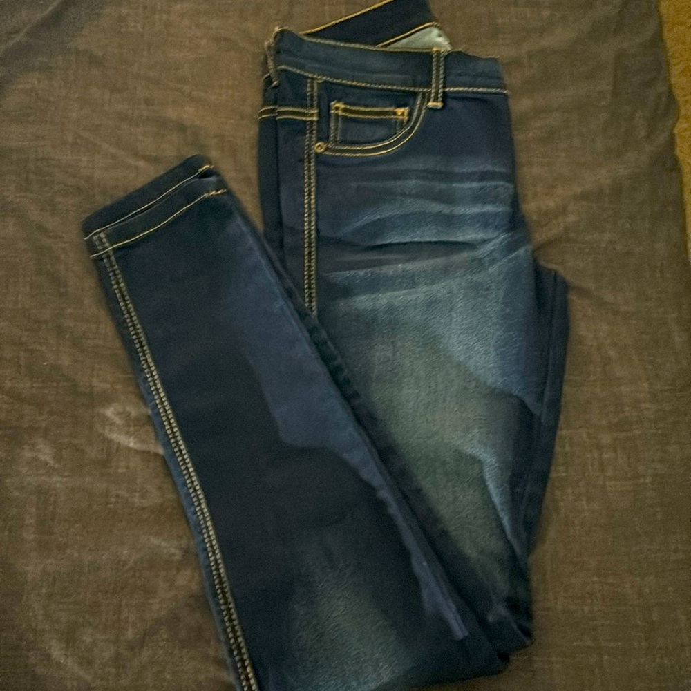 Legging pants, 68% Cotton, 30% Polyester, 2% Spandex.